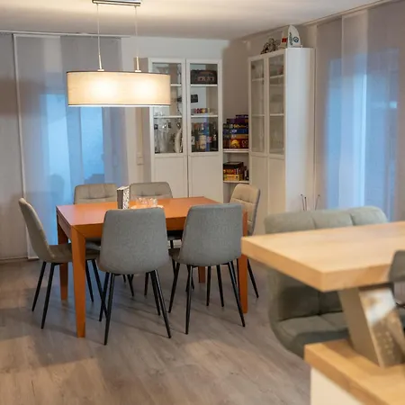Сasa de vacaciones Modern House With Pool - 3 Bedrooms 2 Bathrooms Memmingen