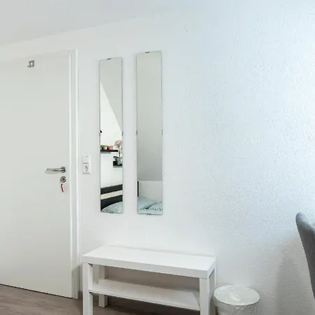 Modern House With Pool - 3 Bedrooms 2 Bathrooms 메밍겐