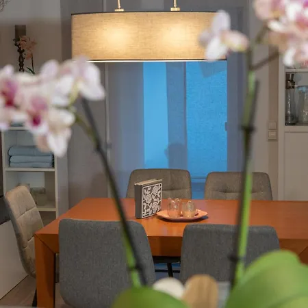 Modern House With Pool - 3 Bedrooms 2 Bathrooms *