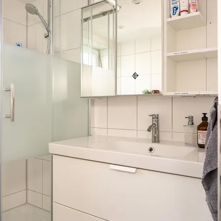 Modern House With Pool - 3 Bedrooms 2 Bathrooms 펜션 *