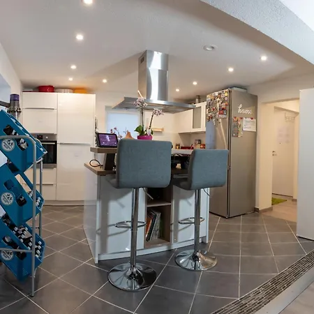 Modern House With Pool - 3 Bedrooms 2 Bathrooms * 梅明根