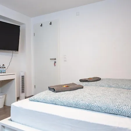 Modern House With Pool - 3 Bedrooms 2 Bathrooms 펜션 메밍겐