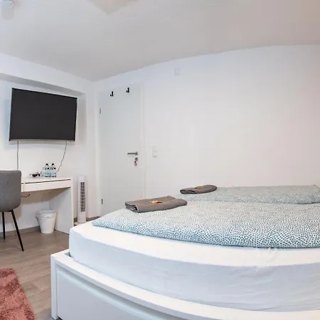 Modern House With Pool - 3 Bedrooms 2 Bathrooms *